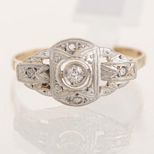 Lote anterior: Anillo de Oro 18k y Platino con Brillante y Diamantes