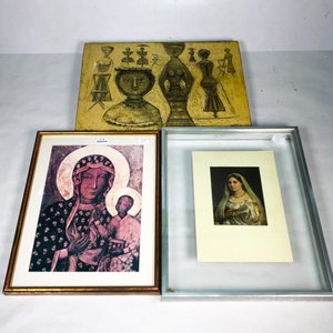 Lote anterior: Lote de Tres Láminas Religiosas: Virgen con Niño y Dos Figuras Abstractas