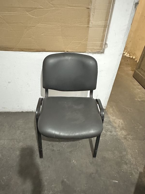 Lote anterior: Silla Auditorio en Vinilo Negro