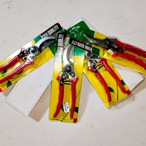 Lote anterior: Set de 6 Tijeras de Poda Profesionales de Alta Calidad
