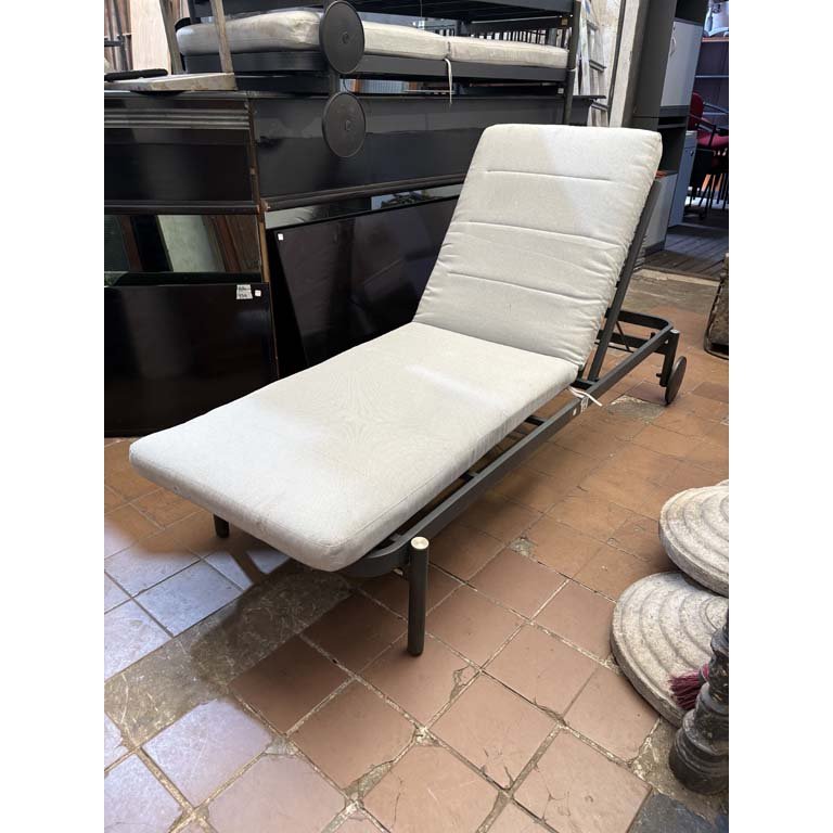 Item 2102447 - Image 0