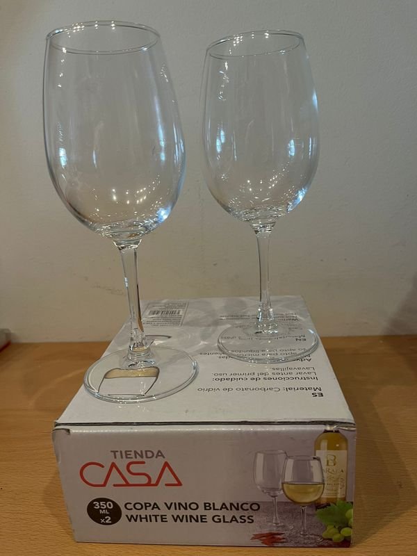 Set de copas para vino nuevas en su caja con decantador - imagen 3