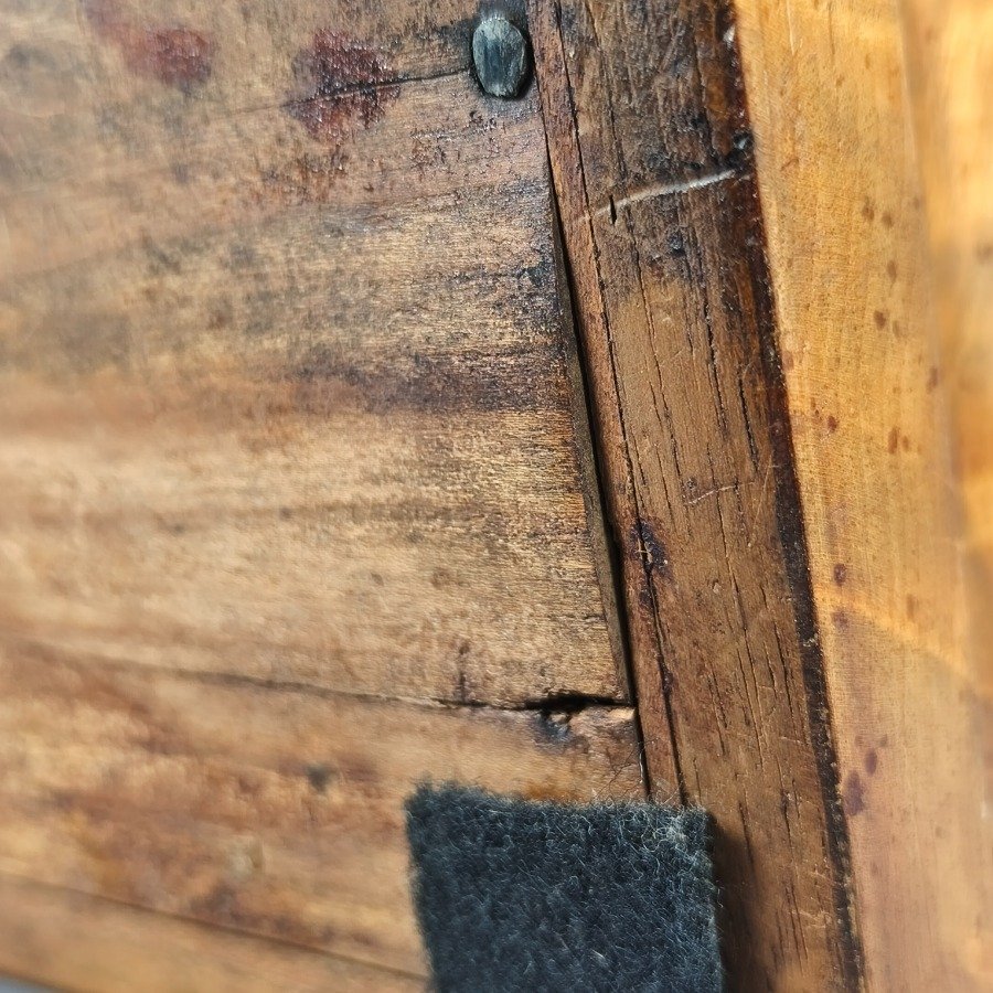 Cofre de madera con dos cajones y detalles en español - imagen 9