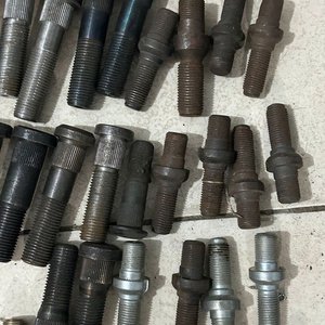 Lote de Tornillos para Rueda de Camión y Carro - imagen 4