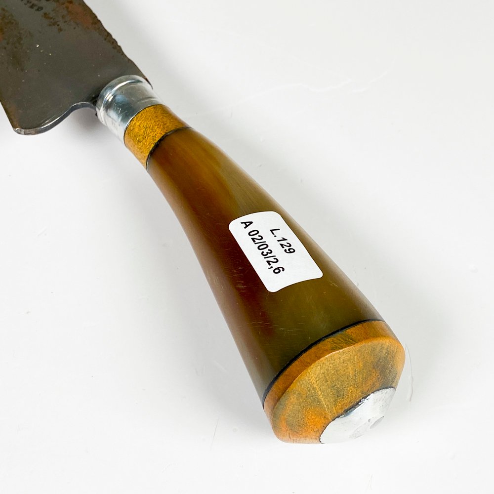 Cuchillo hoja de acero con cabo guampa y vaina - imagen 2