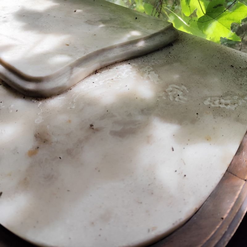 Antiguo Aparador con Tapa de Mármol en Mal Estado - imagen 4
