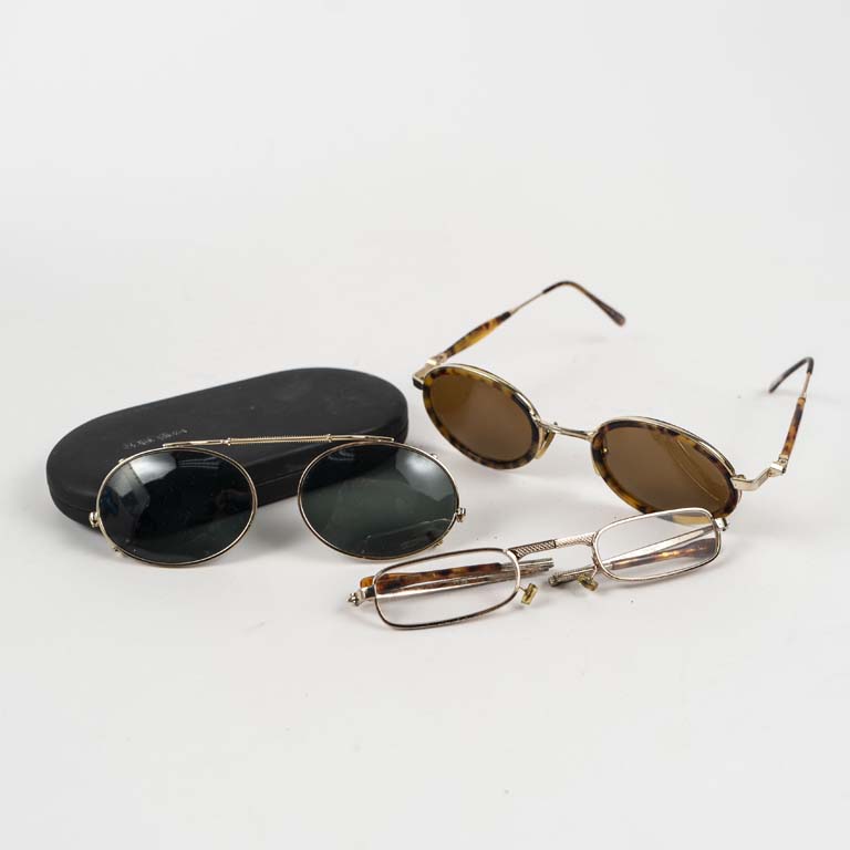 Lote siguiente: 3 Pares de Lentes: Sunglasses y Gafas Flexibles con Estuche