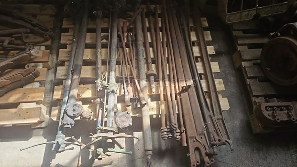 Lote de Piezas Metálicas Varias para Maquinaria