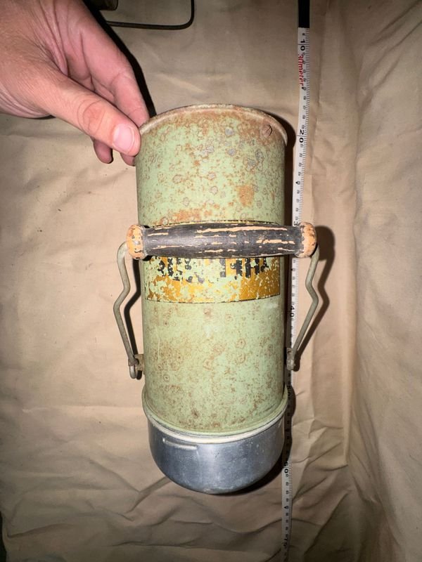 Antiguo Termo Militar Portátil Segunda Guerra Mundial, Verde Metálico - imagen 1