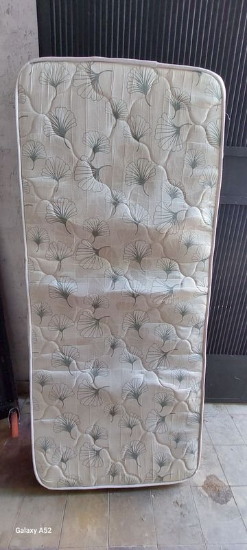 Lote anterior: Colchón de una plaza con patrón floral