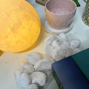 Lote Decorativo: Luna Luminosa, Cactus, Aros de Mimbre y Más - imagen 9