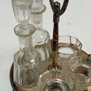 Christofle Vinagreras de Cristal con Base Metálica y Grabado Monograma - imagen 7
