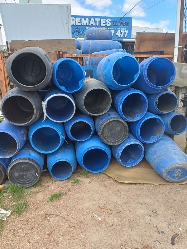 Lote de 5 Tanques Plásticos Usados con Tapa