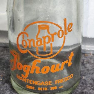 Botella Antigua de Yoghourt Conaprole Vidrio Transparente - imagen 2
