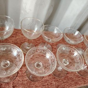Lote de 8 Copas de Cristal con Grabados y Borde Dorado - imagen 6