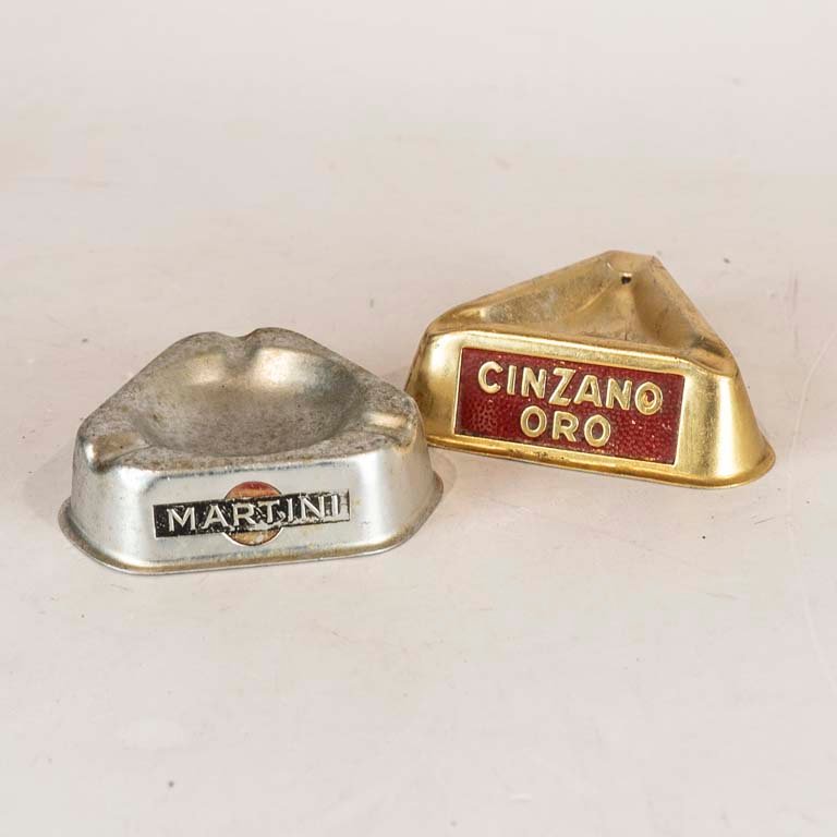 Lote siguiente: Ceniceros de metal con publicidad Martini y Cinzano Oro