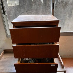 Mesa de Luz de Madera con 3 Cajones - imagen 2
