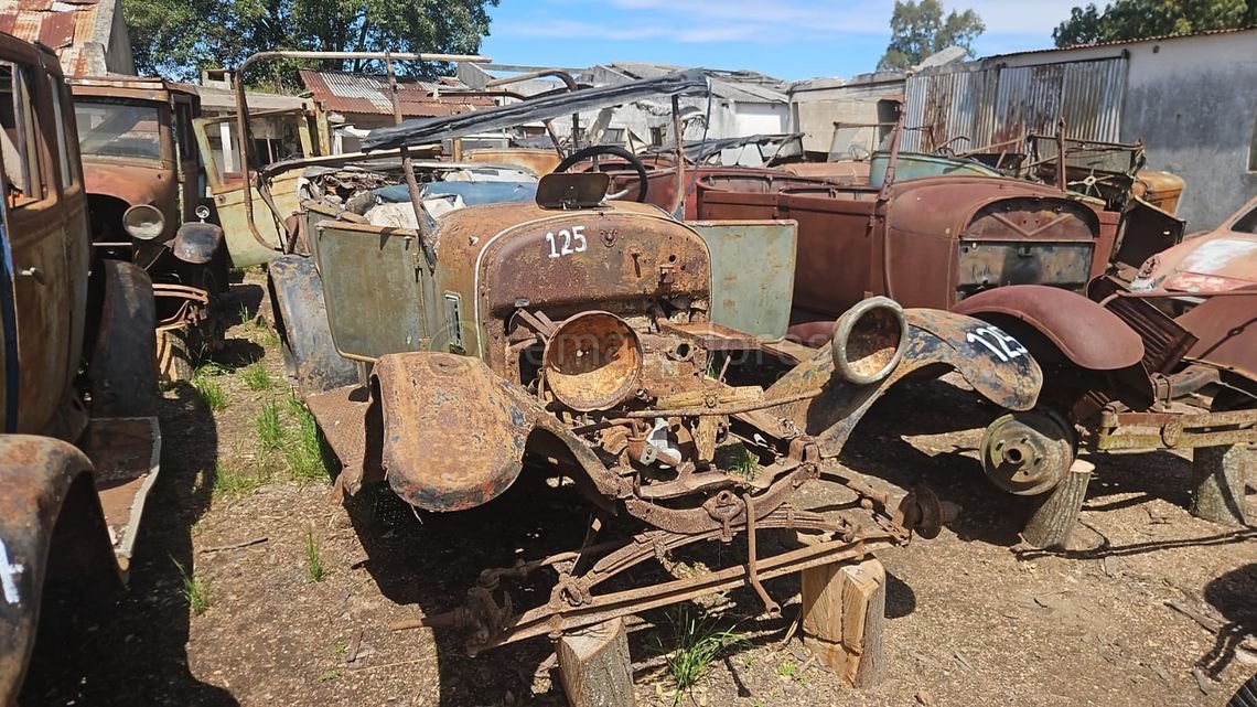 Chasis de Automóvil Antiguo para Restaurar