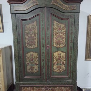 Lote siguiente: Armario Rústico Antiguo Siglo XIX con Pintura Popular Alpina