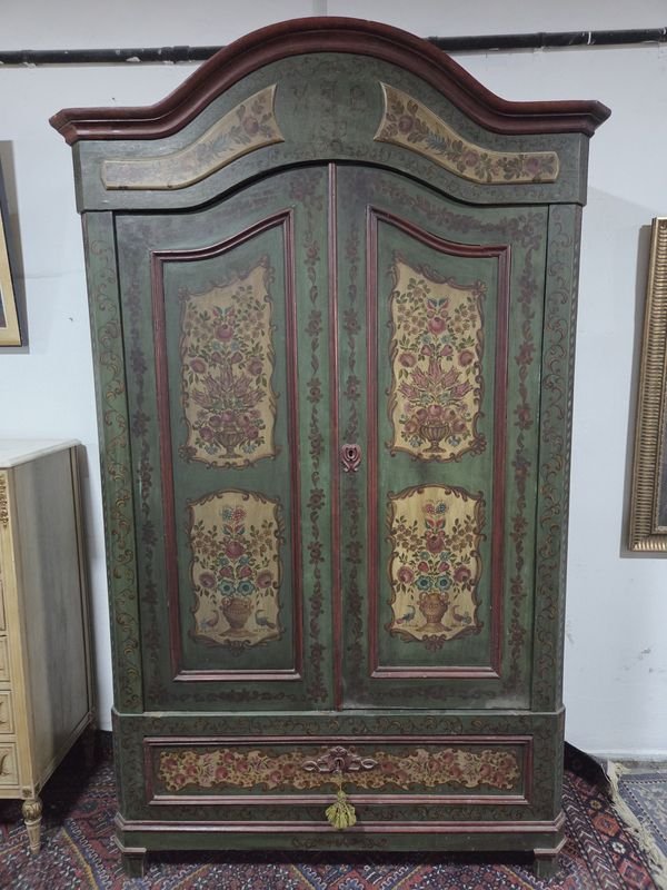 Armario Rústico Antiguo Siglo XIX con Pintura Popular Alpina