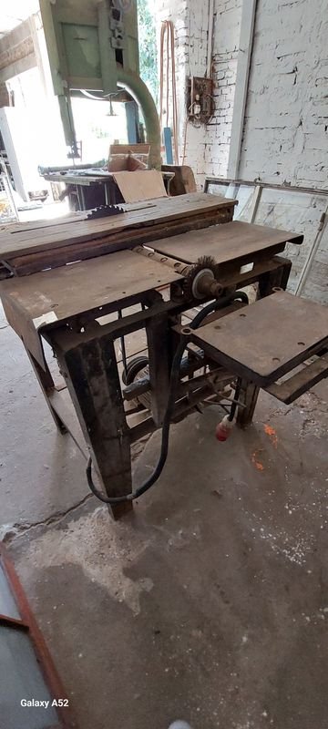 Mesa de trabajo trifásica en madera con diseño antiguo - imagen 8