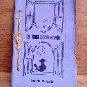 Libro "La Luna Boca Abajo" Primera Edición Limitada de Beatriz Miranda (1986) Firmado - imagen 1