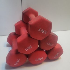 Set de 6 Mancuernas Rojas de 5 kg - imagen 2