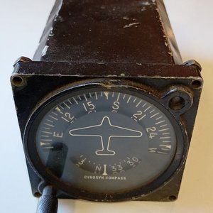 Lote siguiente: Compás Giroscópico Sperry Gyroscope "GYROSYN" para Aeronaves Militares