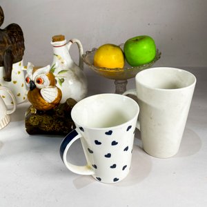 Lote de Jarra, Salero y Adornos Decorativos - imagen 2
