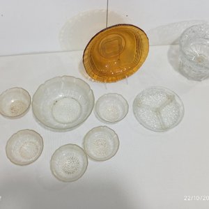 Lote de 9 piezas de vidrio: ensaladera, bowls, fuente ámbar, frutera y copetinera - imagen 6