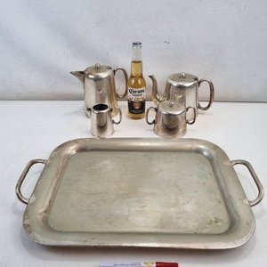 L 001 - Set De 5 Piezas - Atractivo juego de té y café de época en metal plateado "Made in England" con bandeja haciendo juego, ideal para coleccionistas o mesa distinguida - imagen 2