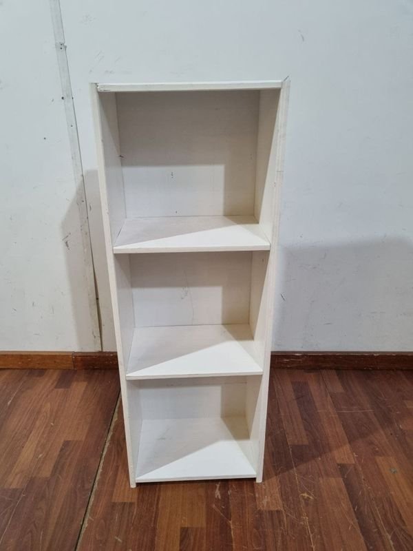 L 508 - Estantería auxiliar en madera clara con tres estantes, ideal para organizar espacios reducidos (Medidas 38x23x106cm)