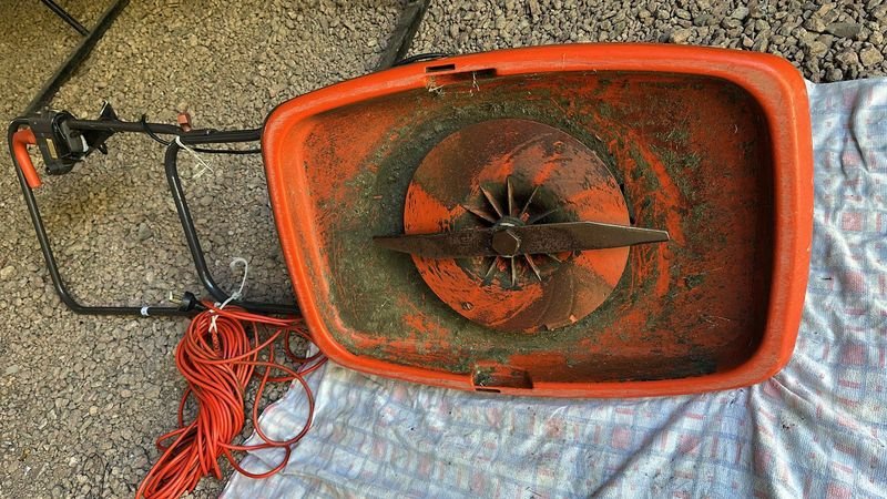 Lote siguiente: Maquinaria de Corte de Césped Eléctrica