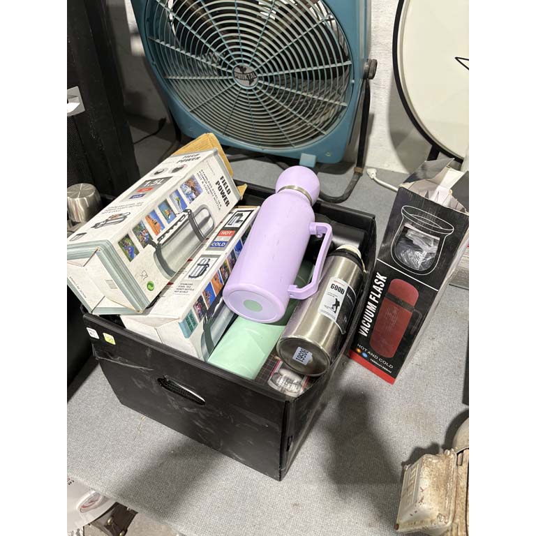 Lote siguiente: Lote de termos de acero inoxidable y plástico