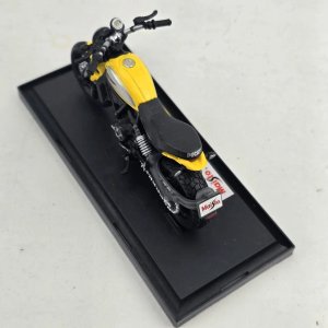 Réplica Maisto Ducati Scrambler Icon Amarilla - imagen 3