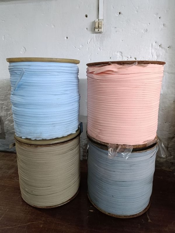 Bobinas de tela para cierre y decoración - imagen 1