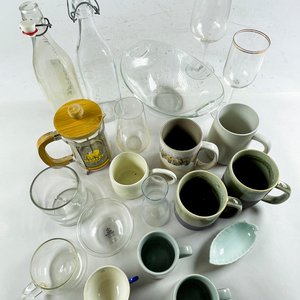 Lote de Tazas, Cafetera, Botellas y Centro de Vidrio - imagen 2