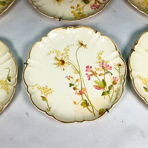 Seis Platos Decorativos de Cerámica Italiana Beige con Flores - 22 cm - imagen 4