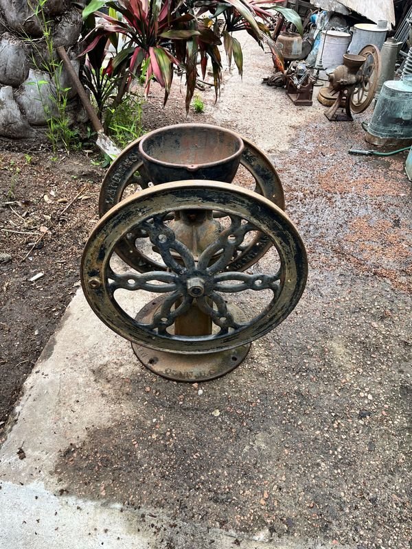 Lote anterior: Maquina para moler granos de hierro fundido americana - Lander's Frary & Clark