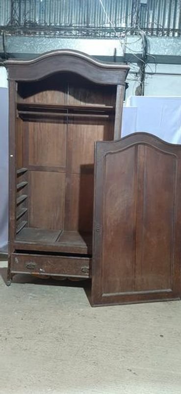 Lote siguiente: Mueble de madera antiguo en buen estado
