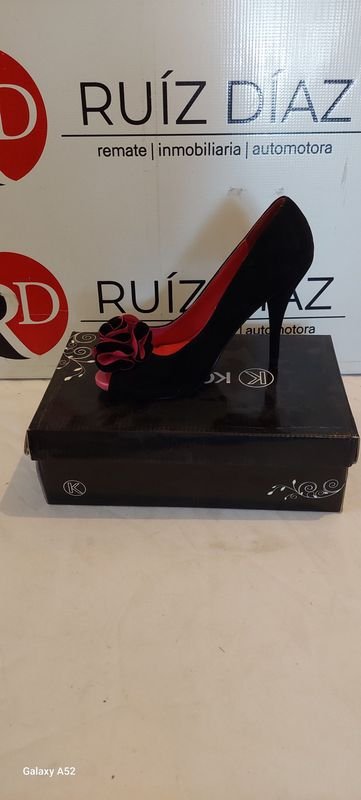 Lote anterior: Zapatos de tacón alto en venta