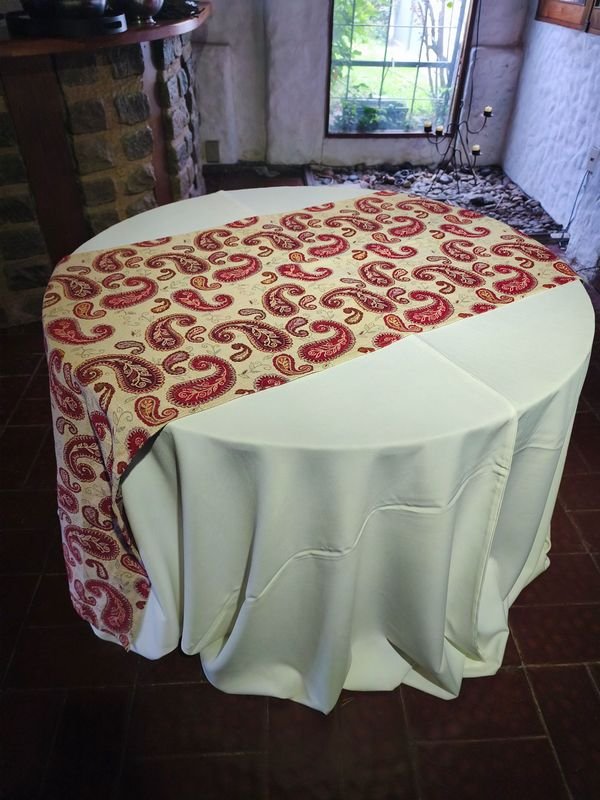 13 Senderos de Mesa Estampados Cachemir - 2.50 x 0.70 m