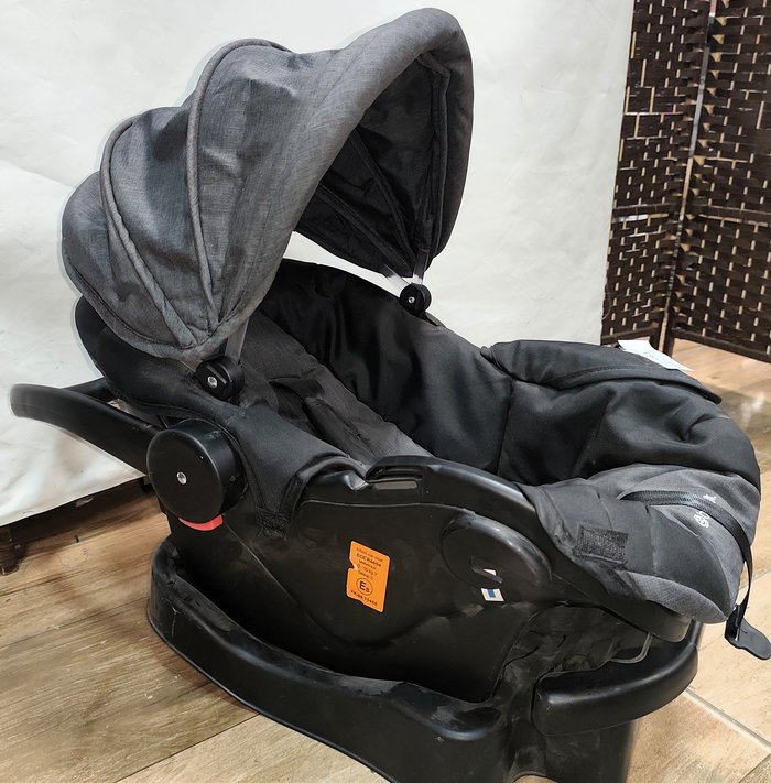 Silla de Auto para Bebé Bebesit con Isofix y Capota hasta 10kg
