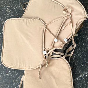 Lote siguiente: Juego de Almohadones para Sillas Color Beige