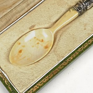 Cuchara Antigua de Plata Francesa con Mango de Marfil y Estuche Original - imagen 3