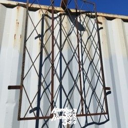 Reja de Hierro con Soportes Laterales