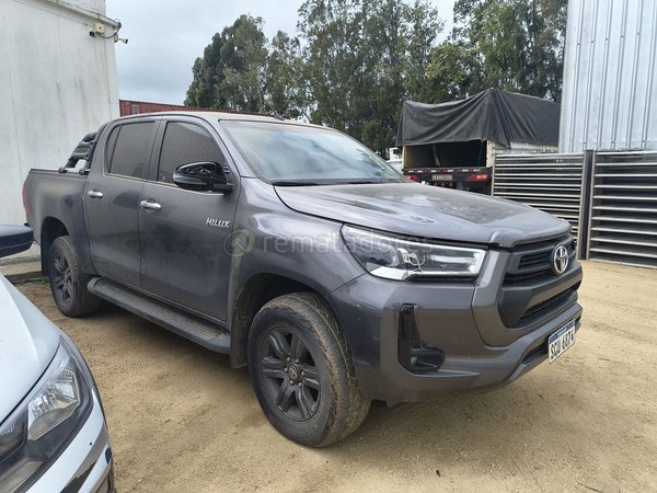 Camioneta Toyota Hilux y Volkswagen Saveiro - imagen 1