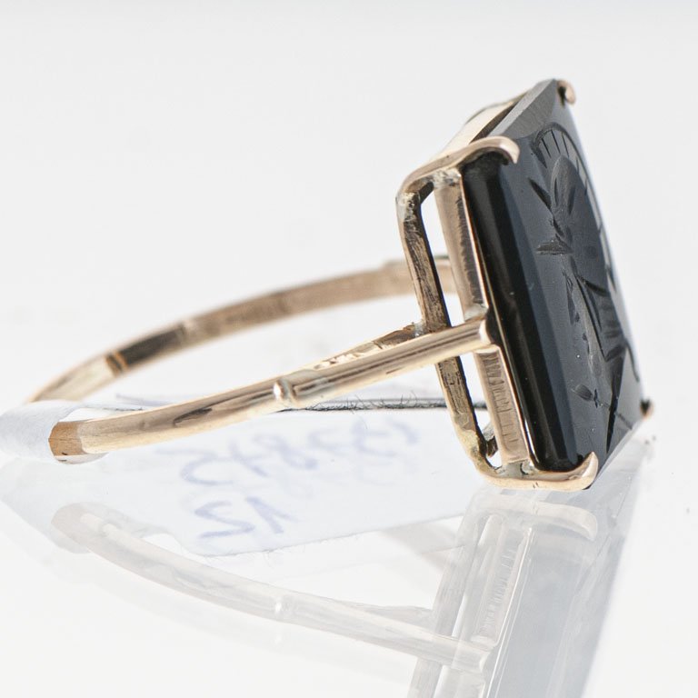 Anillo de oro con ónix - imagen 2