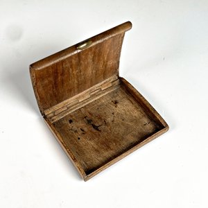 Caja Cigarrera Antigua de Madera con Escena de Fútbol - imagen 3