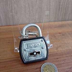 Lote anterior: 135) Candado Aleman En Muy buen estado y con dos llaves